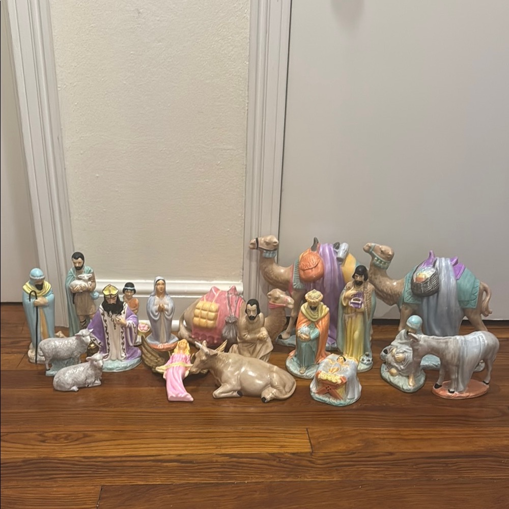 Vintage 18 Piece Hand Painted Holland Mold Nativity Scene